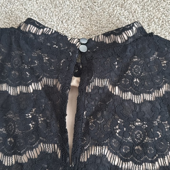 260M NWT TINSEL Lace Mock Neck Sleeveless Blouse - Size: PM - Picture 7 of 8